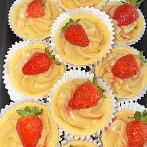 imagem do produto Tarteletes de morango com doce de leite.