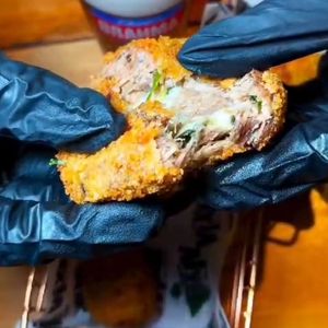 imagem do produto **Bolinho de Carne Recheado:** combo C/10 un