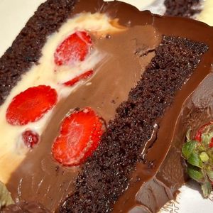 imagem do produto Fatia de torta Chocolate e 🍓