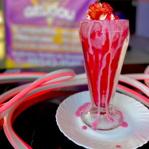imagem do produto MILKSHAKE DE MORANGO 🍓 A PARTIR DE R$: 15,00