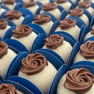 imagem do produto Brigadeiro de coco com cobertura de chocolate 