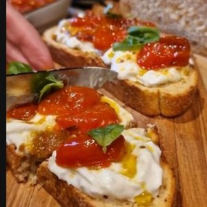 imagem do produto BRUCHETA DE MUSSARELA DE BรFALA