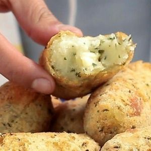 imagem do produto BOLINHO DE AIPIM C CAMARรO