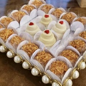 imagem do produto BOLO DE CHOCOLATE/BEIJINHO DE COCO QUEIMADO