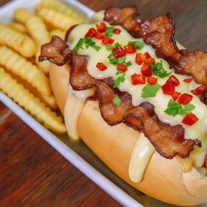 imagem do produto COMBO HOT DOG BACON E QUEIJO + PORÇÃO DE BATATA FRITA