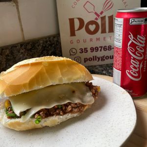 imagem do produto Buraco quente ( pao com carne e mussarela)