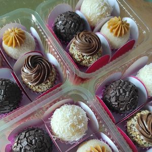 imagem do produto Caixinha com 4 Brigadeiros 