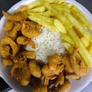 imagem do produto Camarão Empanado, Batata Frita e Arroz.