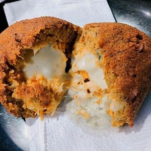 imagem do produto Kibe de FRANGO C/  QUEIJO  300g