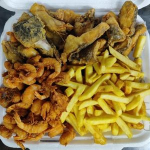 imagem do produto 1kg Tilápia In Natura em Posta Empanada com 300g Camarão  e Batata Frita.