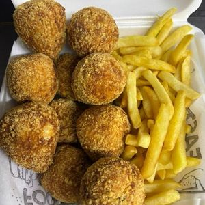 imagem do produto 10un. Total - 1kg Coxinha sem Massa com Queijo 100g cada e Batata Frita