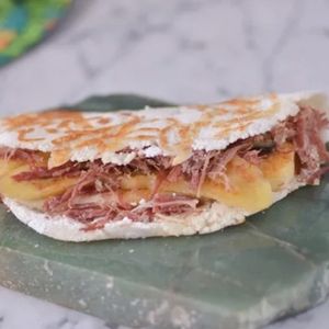 imagem do produto (RENDADA) CARNE SECA + QUEIJO DO REINO