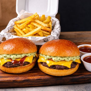 imagem do produto Combo 2 Small burgueres com maionese temperada + batata frita 