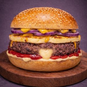 imagem do produto HAMBÚRGUER DE CARNE RECHEADA COM QUEIJO 