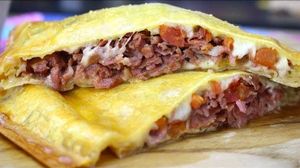 imagem do produto Pastel Grande de Calabresa e Queijo