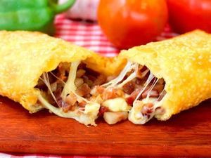 imagem do produto Pastel Grande de Bacon e Queijo