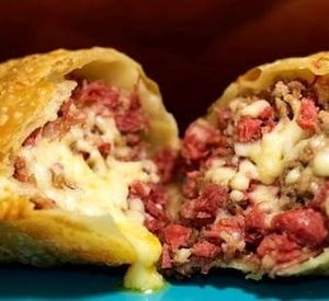 imagem do produto Pastel Grande de Calabresa, Bacon e Queijo