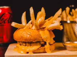 imagem do produto Vulcan Burger + Batata e Bebida