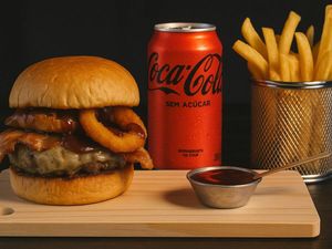 imagem do produto Onion Bacon Barbecue + Batata e Bebida