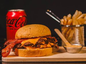 imagem do produto Triplo Smash Bacon + Batata e Bebida