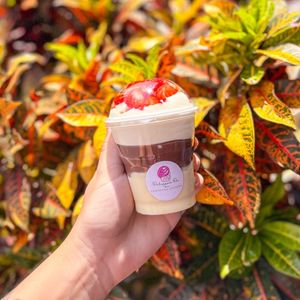 imagem do produto Copo supremo com morangos - 150ml