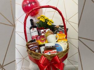 imagem do produto Cesta de Vinho e queijo - vermelho