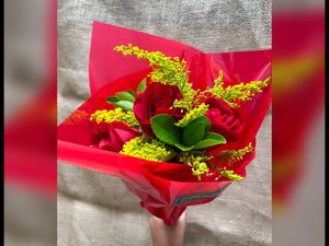 imagem do produto Buquê Pra você com 3 rosas vermelhas - Promoção