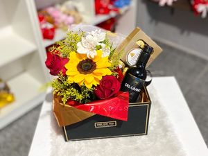 imagem do produto Box Master com Girassol e Rosas Vermelhas
