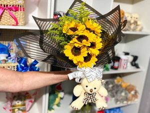 imagem do produto Buquê Luxo de Girassóis + Pelúcia