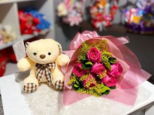 imagem do produto Promoção - Buquê de 6 Rosas Pink + Pelúcia