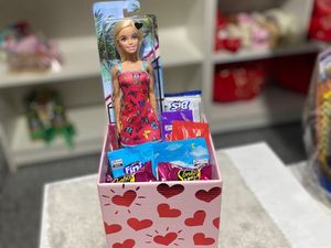 imagem do produto Box de luxo Barbie + Balão bubble personalizado