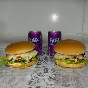 imagem do produto COMBO DOIS BURGUER BACON + 2 REFRI UVA,  LARANJA OU SPRITE 220ML 