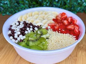 imagem do produto Tuca açaí 300ml com 6 acompanhamentos grátis.