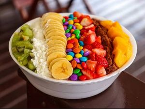 imagem do produto Dois açaí de 500ml com 6 acompanhamentos grátis cada.