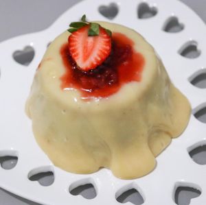 imagem do produto Mini Bolo Vulcão Ninho com Geleia de Morango