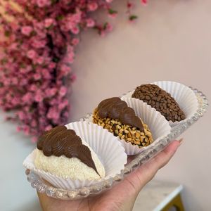 imagem do produto Coxinha de morango - chocolate 