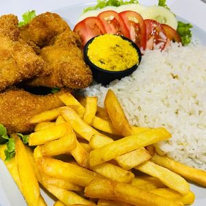 imagem do produto Franguinho kfc com arroz, farofa, batata frita e salada e rodela de limão 