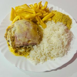 imagem do produto Lasanha à bolonhesa com Arroz, Batata frita e Farofa