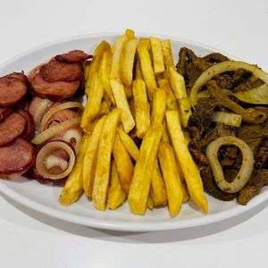 imagem do produto Petisco com batata frita, calabresa e isca de carne