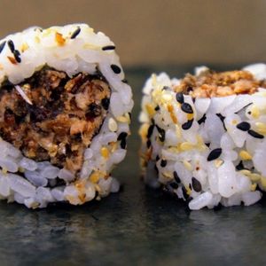 imagem do produto Bonsai 65| Uramaki Sakebi (salmão e camarão dentro) 12 peças 