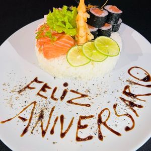 imagem do produto MINI BOLO DE SUSHI (grátis, disponível para aniversariantes que apresentem documento com foto e consumo de sushi acima de 60R$) válido para pedidos na mesa
