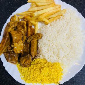 imagem do produto COSTELINHA SUÍNA AO MOLHO BARBECUE, ARROZ, BATATA FRITA E FAROFA