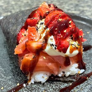imagem do produto Temaki Tropical (com arroz e Morango)