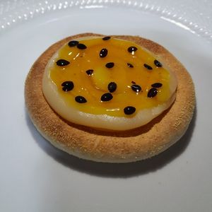 imagem do produto Esfiha Chocolate branco com geleia de maracujá 