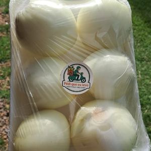 imagem do produto cebola descascada 6 unidades bandeja