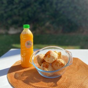 imagem do produto Combo Suco Natural de Laranja 500m l+ 5 Pão de queijo assado