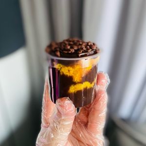 imagem do produto • POTE “P” CENOURA COM CHOCOLATE.