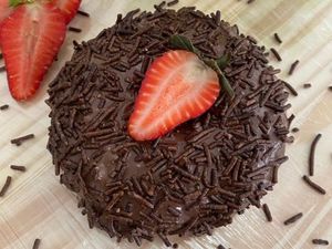 imagem do produto • BRIGADEIRO COM MORANGO