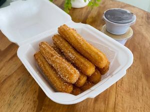 imagem do produto • BOX COM 10 UNIDADES + 2 COPINHOS COM CREME