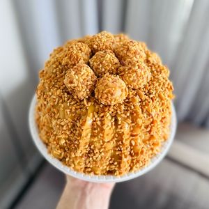 imagem do produto • BOLO VULCÃO “DOCE DE LEITE COM AMENDOIM”